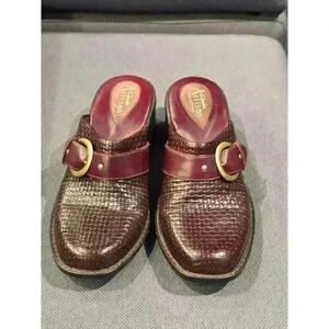 Women's Clarks Artisan‎ Clogs Size 7 Burgundy
